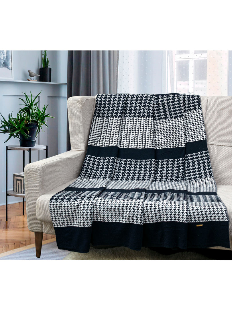 Knitted Navy Grey Hounds Tooth Pattern Throw