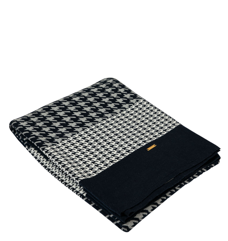 Knitted Navy Grey Hounds Tooth Pattern Throw