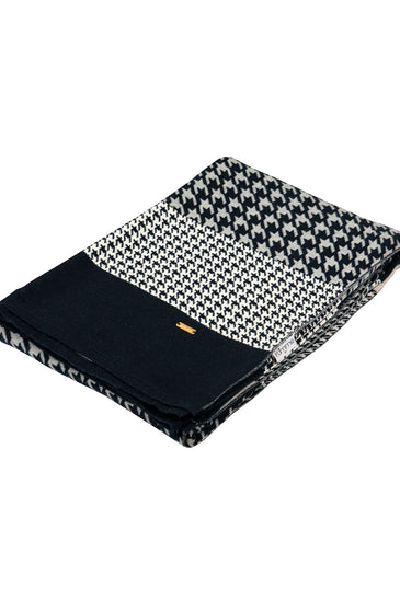 Knitted Navy Grey Hounds Tooth Pattern Throw