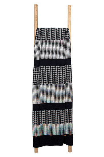 Knitted Navy Grey Hounds Tooth Pattern Throw