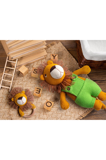 knitted Lion basket gift set